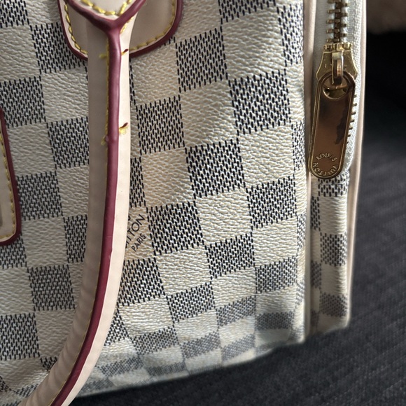 Checkered Beige and Cream Handbag - Picture 7 of 7